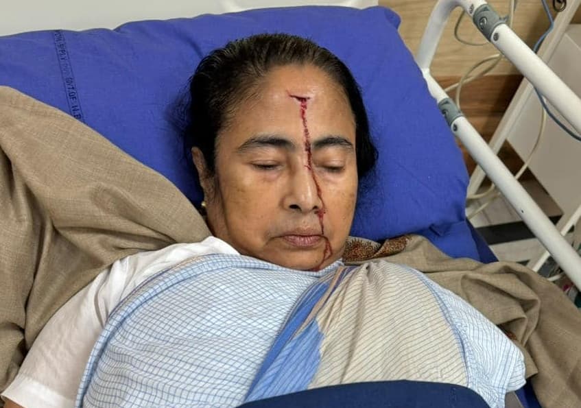 ममता के माथे पर लगी गंभीर चोट; अस्पताल में इलाज के बाद मिली छुट्टी