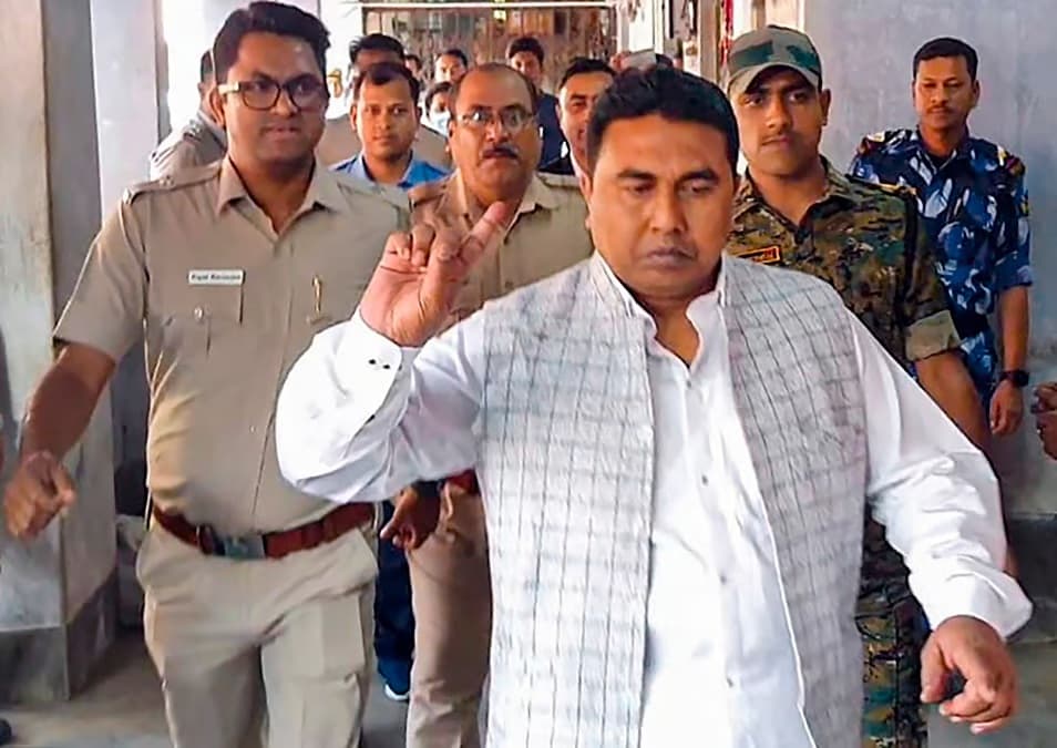 सीआईडी ने शेख शाहजहां को सीबीआई को सौंपा