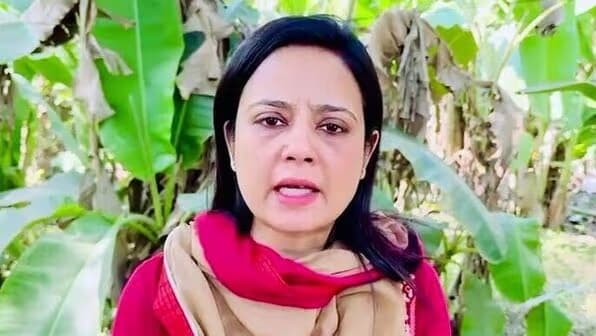 नदिया में महुआ मोइत्रा के खिलाफ लगे गो-बैक के नारे, उलटे पांव लौटीं