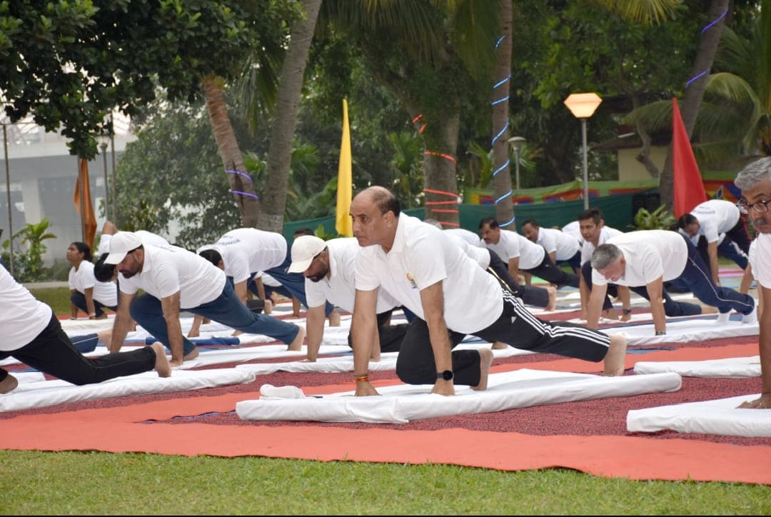 बीएसएफ ने उत्साह के साथ मनाया अंतरराष्ट्रीय योग दिवस, एडीजी ने जवानों के साथ किया योगाभ्यास