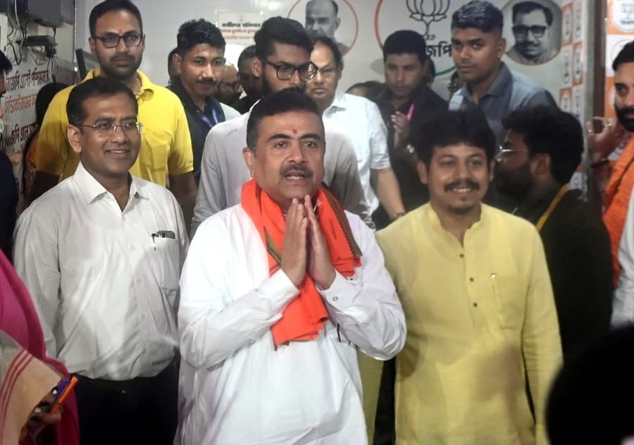 जनता दरबार में मुख्यमंत्री शुभेंदु अधिकारी ने सुनीं लोगों की शिकायतें