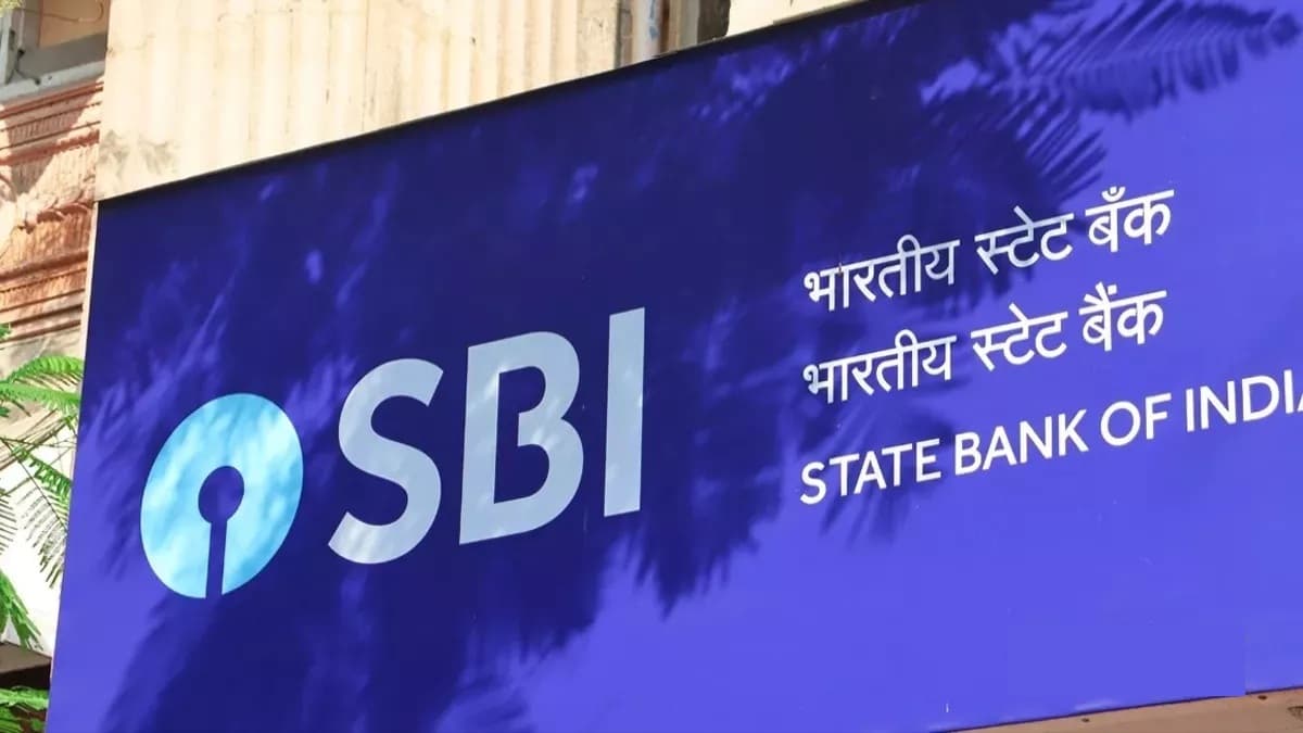 शीर्ष अदालत के आदेश पर एसबीआई ने निर्वाचन आयोग को चुनावी बॉण्ड का विवरण सौंपा