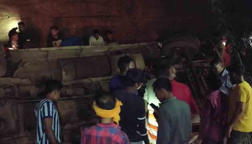 छत्तीसगढ़ : बस के खदान में गिरने से 11 लोगों की मौत, 20 अन्य लोग घायल
