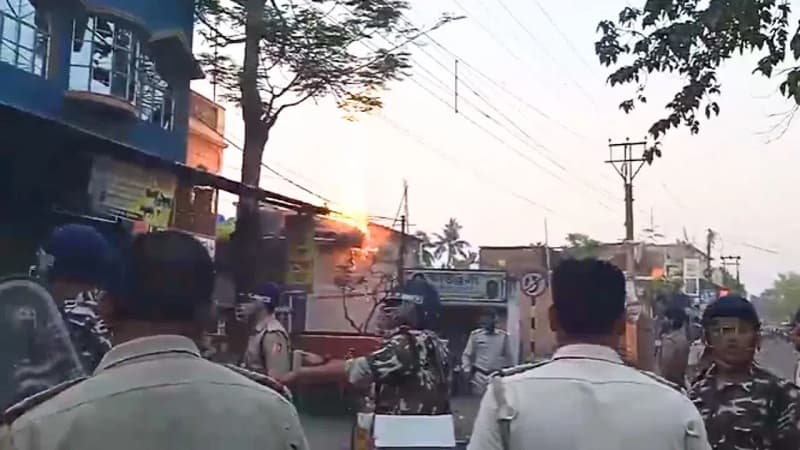 बंगाल में रामनवमी पर फिर हिंसा, जुलूस पर हमले में 20 घायल