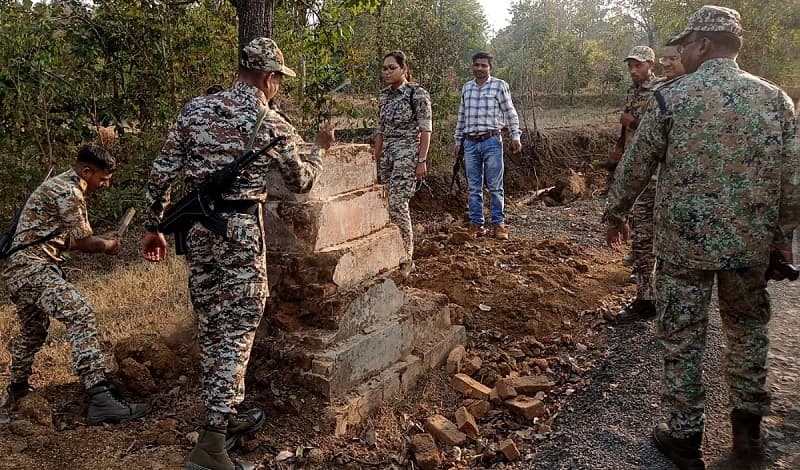 मुठभेड़ में 29 नक्सली मारे गए, तीन जवान घायल