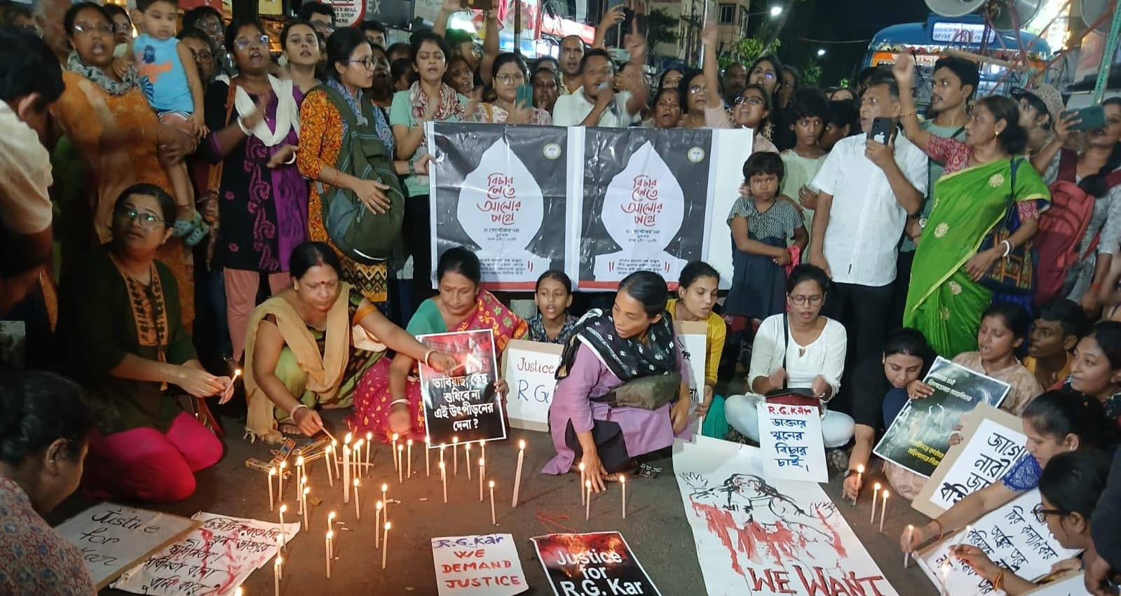 आरजीकर की पीड़िता के माता-पिता विरोध प्रदर्शन में हुए शामिल, पुलिस पर लगाया गंभीर आरोप
