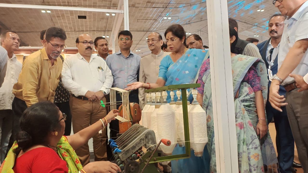 बिश्व बांग्ला मेला प्रांगण में पांच दिवसीय बंगाल शॉपिंग फेस्टिवल का हुआ शुभारंभ